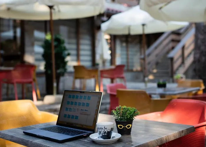 Готель Pirin & Бансько